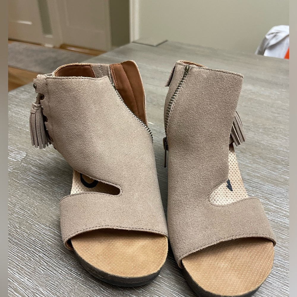 OTBT beige wedges. Size 6.5